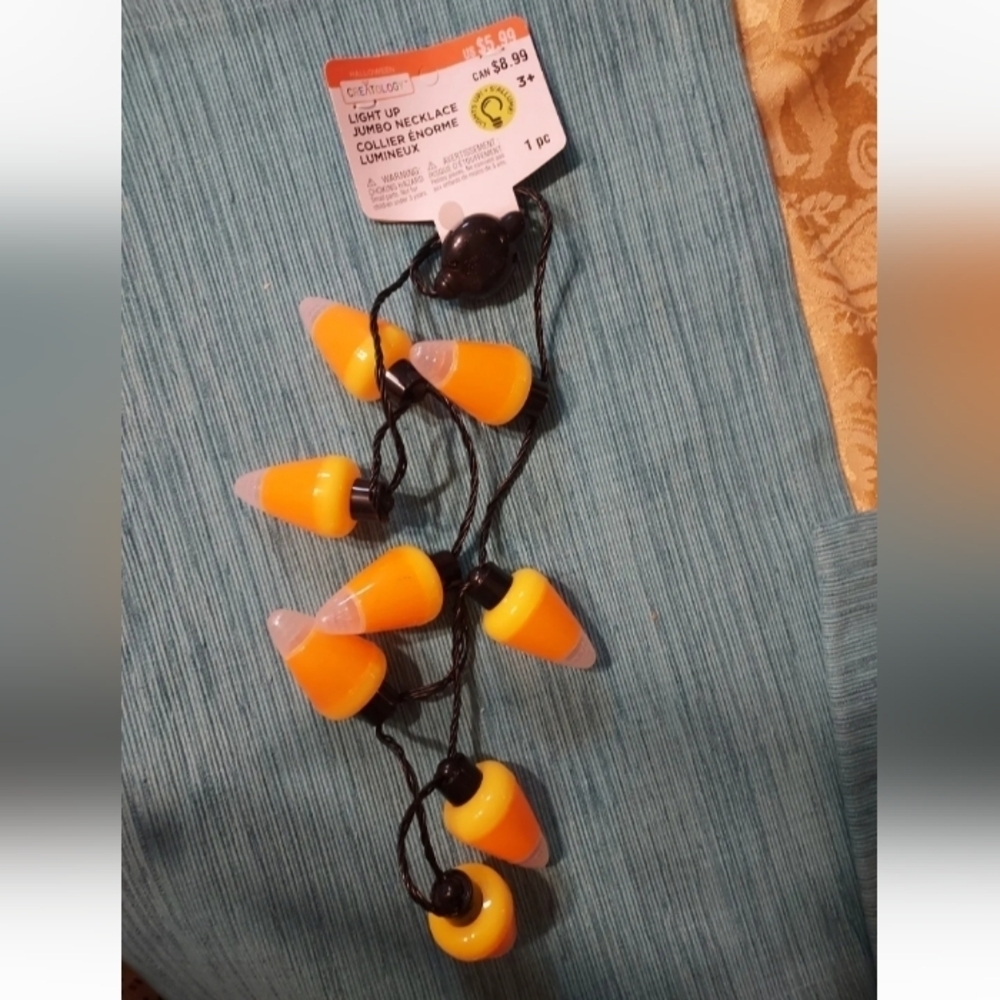 HALLOWEEN Light-Up Jumbo Pumpkin  Jack-o'-Lantern & Candy Corn Necklaces NEW